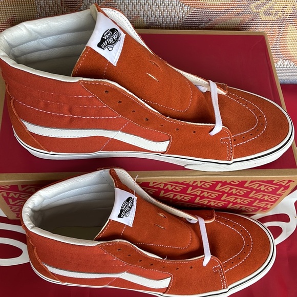 Vans WMNS Sk8-Hi
Color Theory Burnt Ochre
VN0005U9GWP
Sneakers - Picture 3 of 16